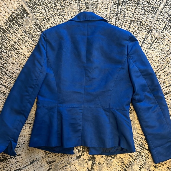 Evan Picone royal blue blazer. Front pockets. Ruffled back. Size 6. - Picture 3 of 4